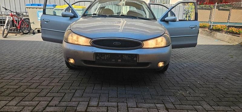 Silber Gebraucht 1999 Ford Mondeo Style Limousine | 1.200 € (Fairer Preis) - Bild 1/4