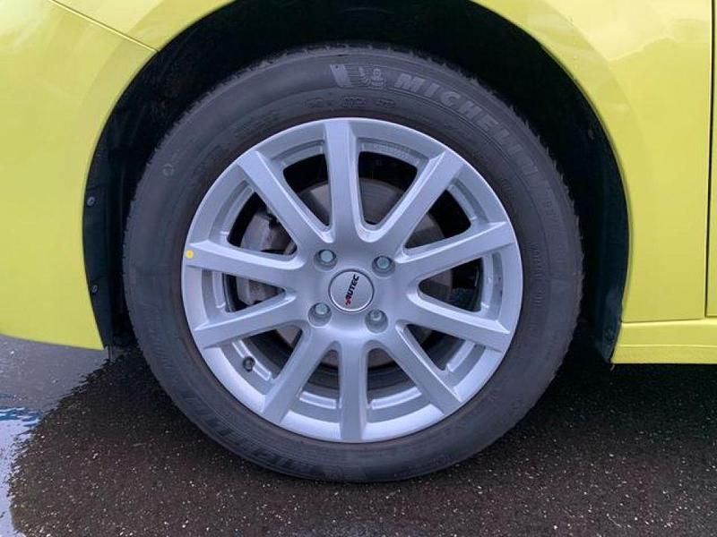 Gebraucht Peugeot 208 Active 101 PS (74 kW) 2024 Gelb Kleinwagen