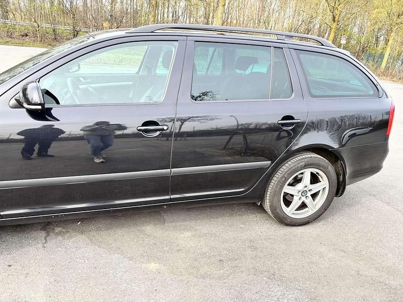 Gebraucht Skoda Octavia Elegance 105 PS (77 kW) 2013 Schwarz Kombi