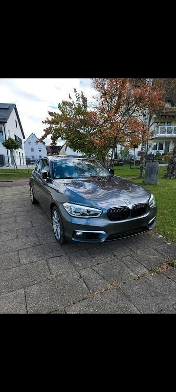 Grau Gebraucht 2015 BMW 120 Urban Line Kleinwagen | 16.900 € (Fairer Preis) - Bild 1/4