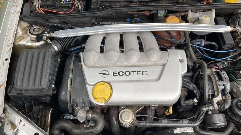 Gebraucht Opel Corsa 95 PS (69 kW) 2000 Silber Kleinwagen