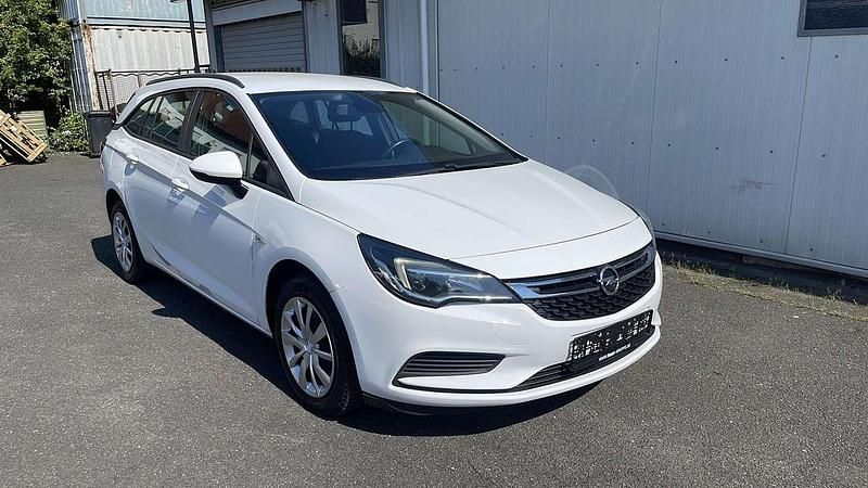 Gebraucht Opel Astra Edition 110 PS (80 kW) 2016 Schneeweiss/summitwhite/arctic Kombi