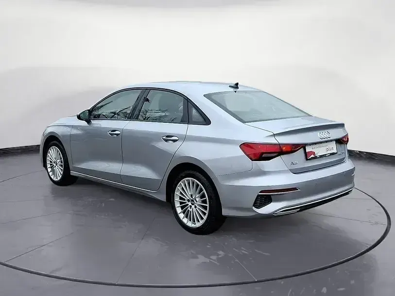Usado Audi A3 Advanced Plus 110 HP (80 kW) 2021 Prateado Sedan