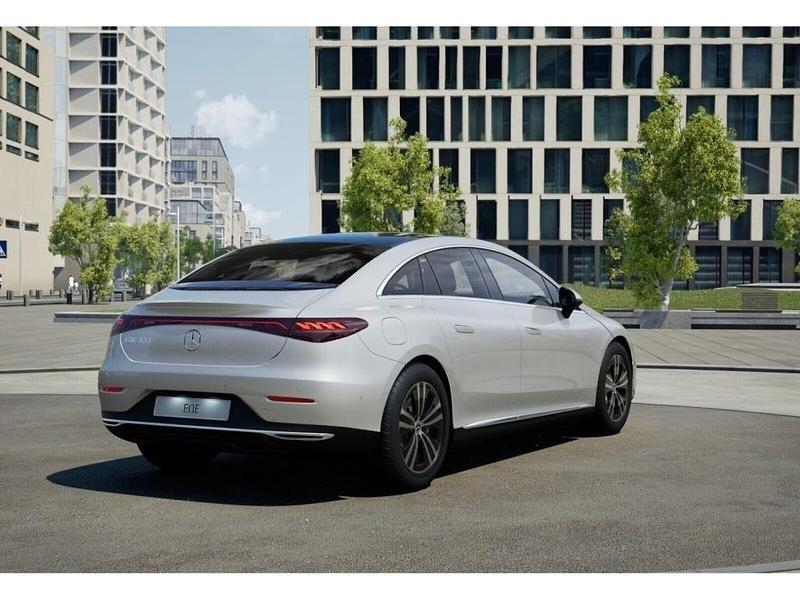 Gebraucht Mercedes EQE300 180 kW (245 PS) 2024 Weiss manufaktur opalithweiß b Limousine
