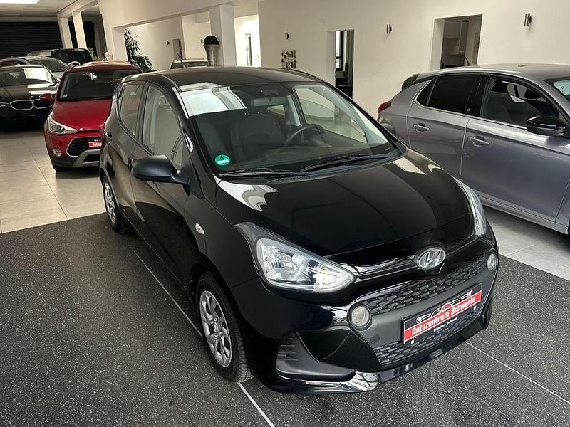 Gebraucht Hyundai i10 67 PS (49 kW) 2018 Schwarz Kleinwagen