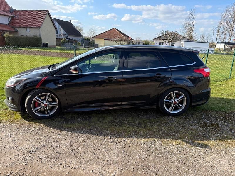 Gebraucht Ford Focus S 150 PS (110 kW) 2013 Schwarz Kombi