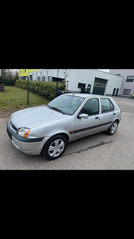 Gebraucht Ford Fiesta 60 PS (44 kW) 2002 Silber Kleinwagen