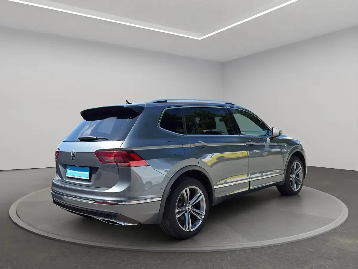 Gebraucht VW Tiguan Allspace Highline 190 PS (139 kW) 2019 Platinum grey metallic SUV