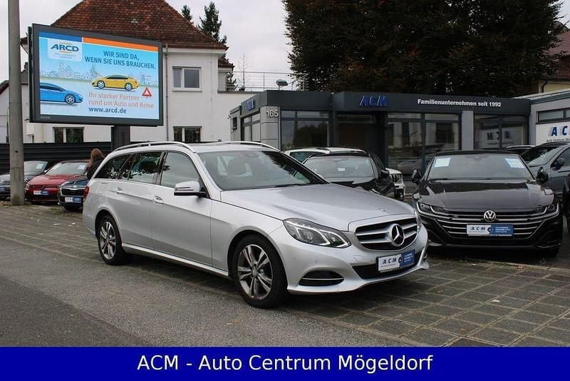 Silber Gebraucht 2015 Mercedes E220 Limousine | 14.970 € (Guter Preis) - Bild 1/4
