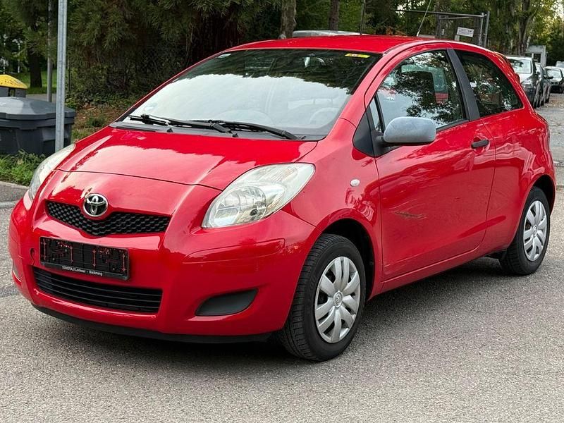 Rot Gebraucht 2009 Toyota Yaris Basis | 890 € (Fairer Preis) - Bild 1/4