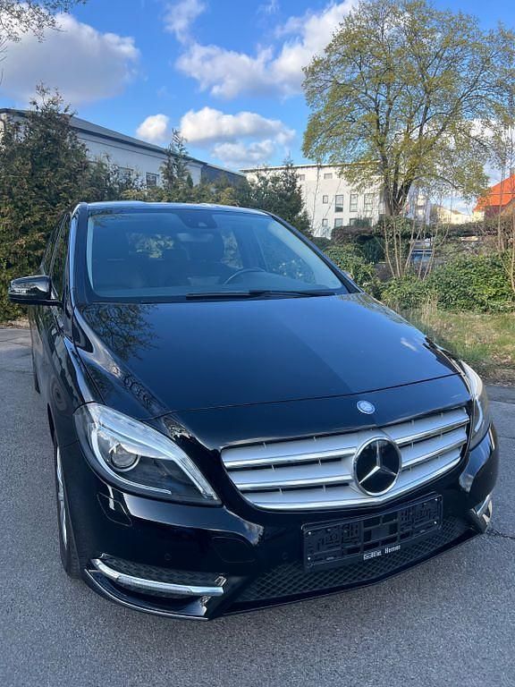Gebraucht Mercedes B180 109 PS (80 kW) 2012 Schwarz Van / Kleinbus