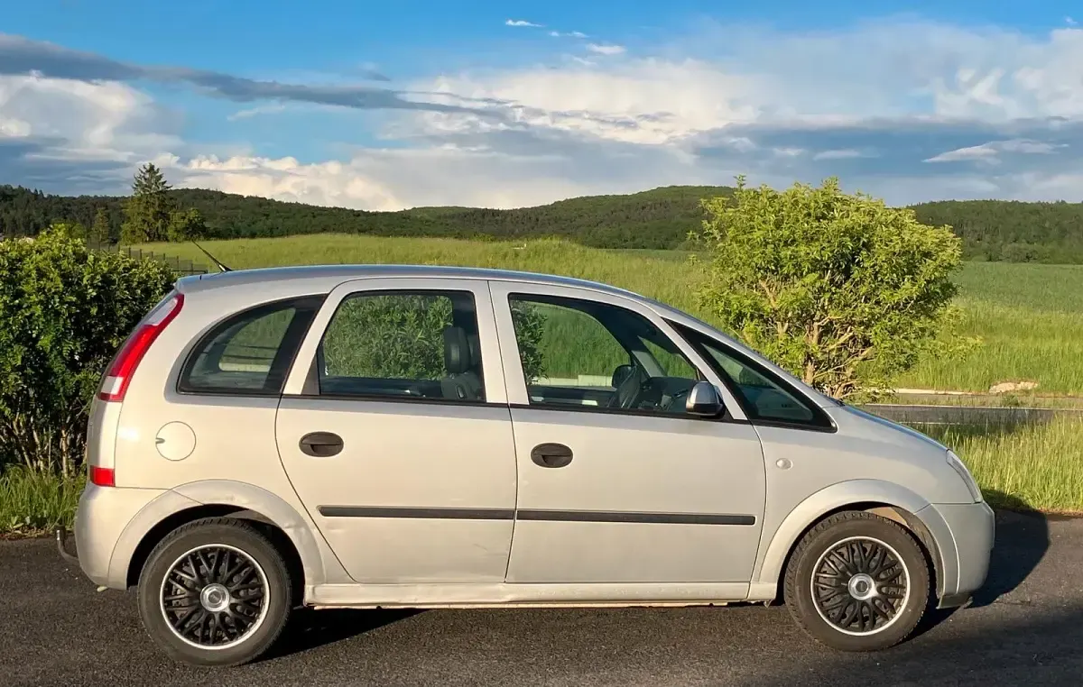 Używany Opel Meriva 101 KM (74 kW) 2003 Srebrny Minivan