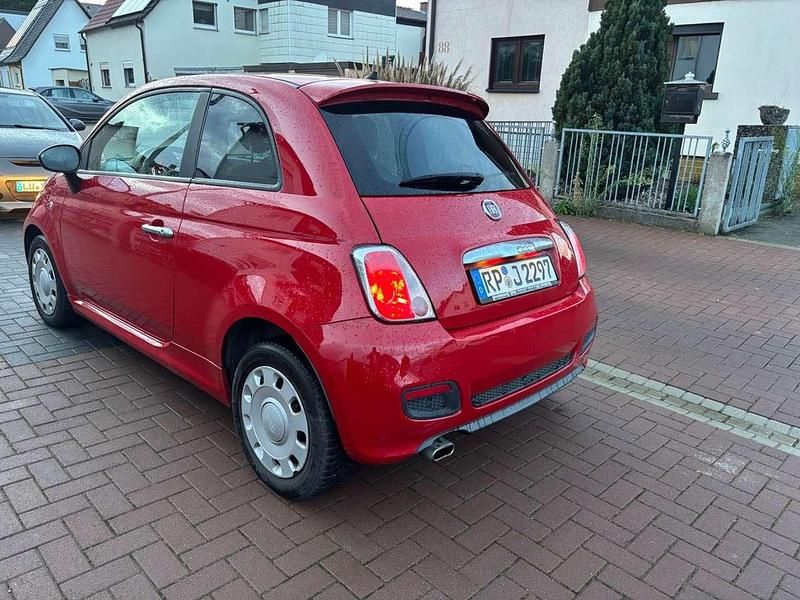 Gebraucht Fiat 500 105 PS (77 kW) 2015 Rot Limousine