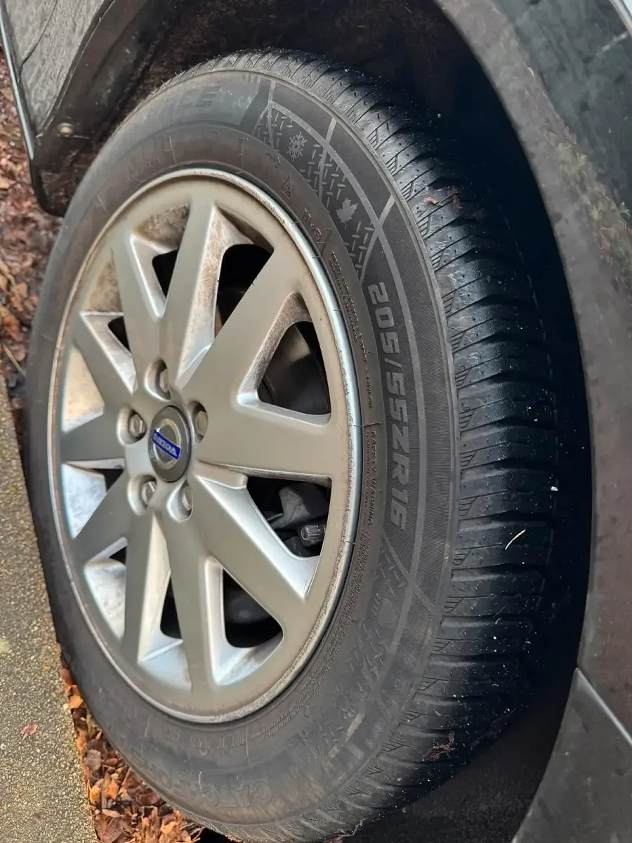 Gebraucht Volvo V40 114 PS (83 kW) 2012 Schwarz Kleinwagen