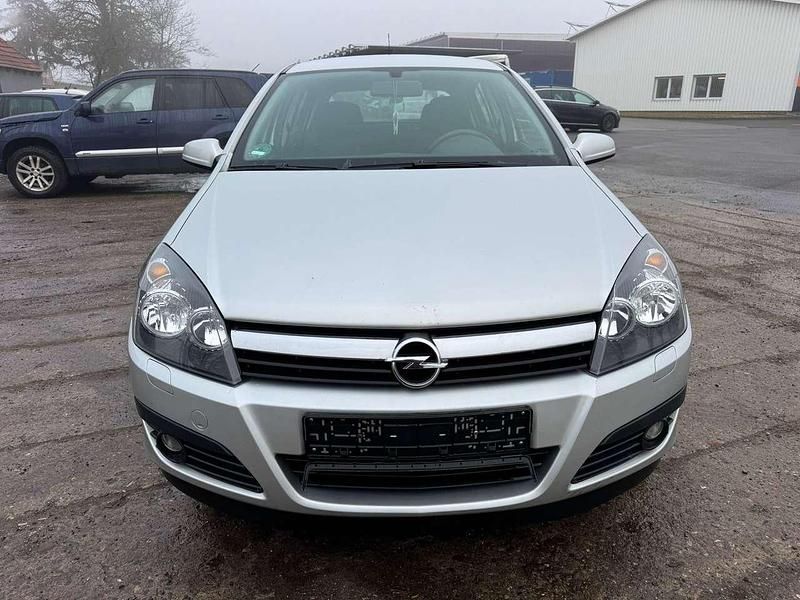 Gebraucht Opel Astra Edition+ 90 PS (66 kW) 2006 Starsilber iii m2 Kleinwagen