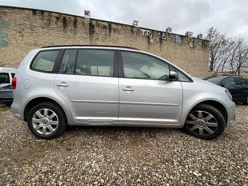 Gebraucht VW Touran Comfortline 140 PS (102 kW) 2011 Silber Van / Kleinbus