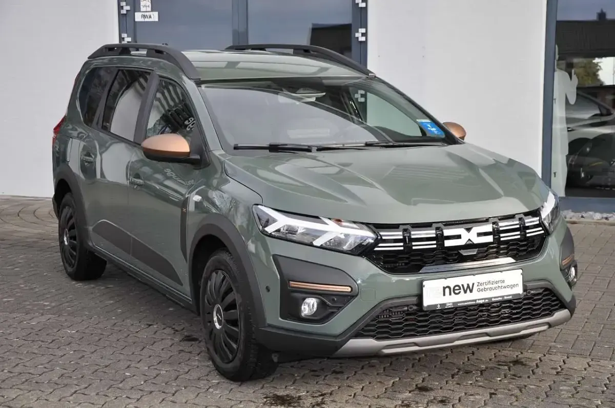 Gebraucht Dacia Jogger Extreme 110 PS (80 kW) 2024 Safarigrau Van / Kleinbus