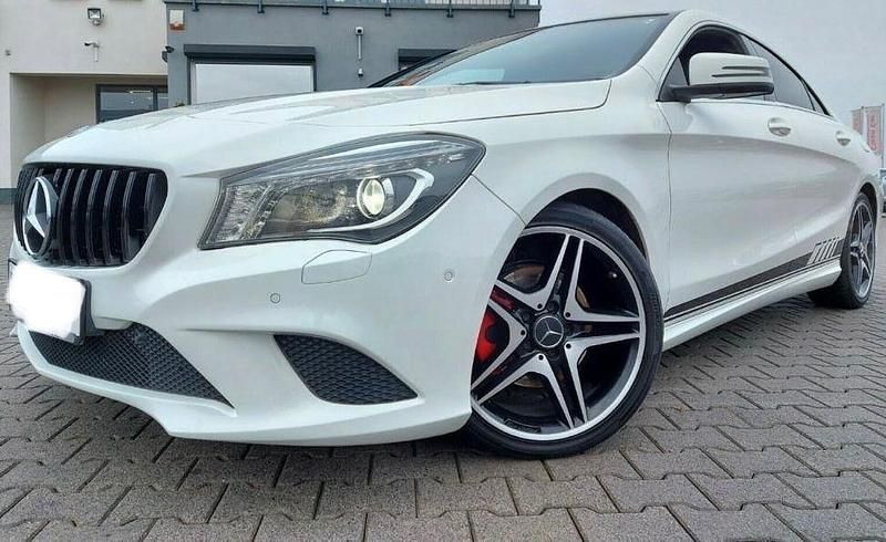 Weiß Gebraucht 2014 Mercedes CLA200 AMG line Coupé | 12.000 € (Superpreis) - Bild 1/4
