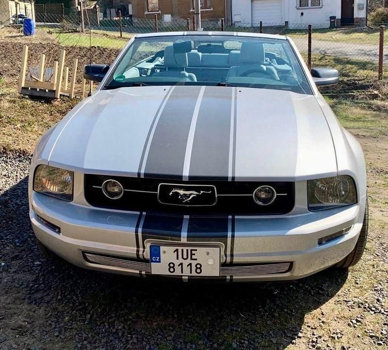 Grau Gebraucht 2006 Ford Mustang Cabrio | 11.500 € - Bild 1/4