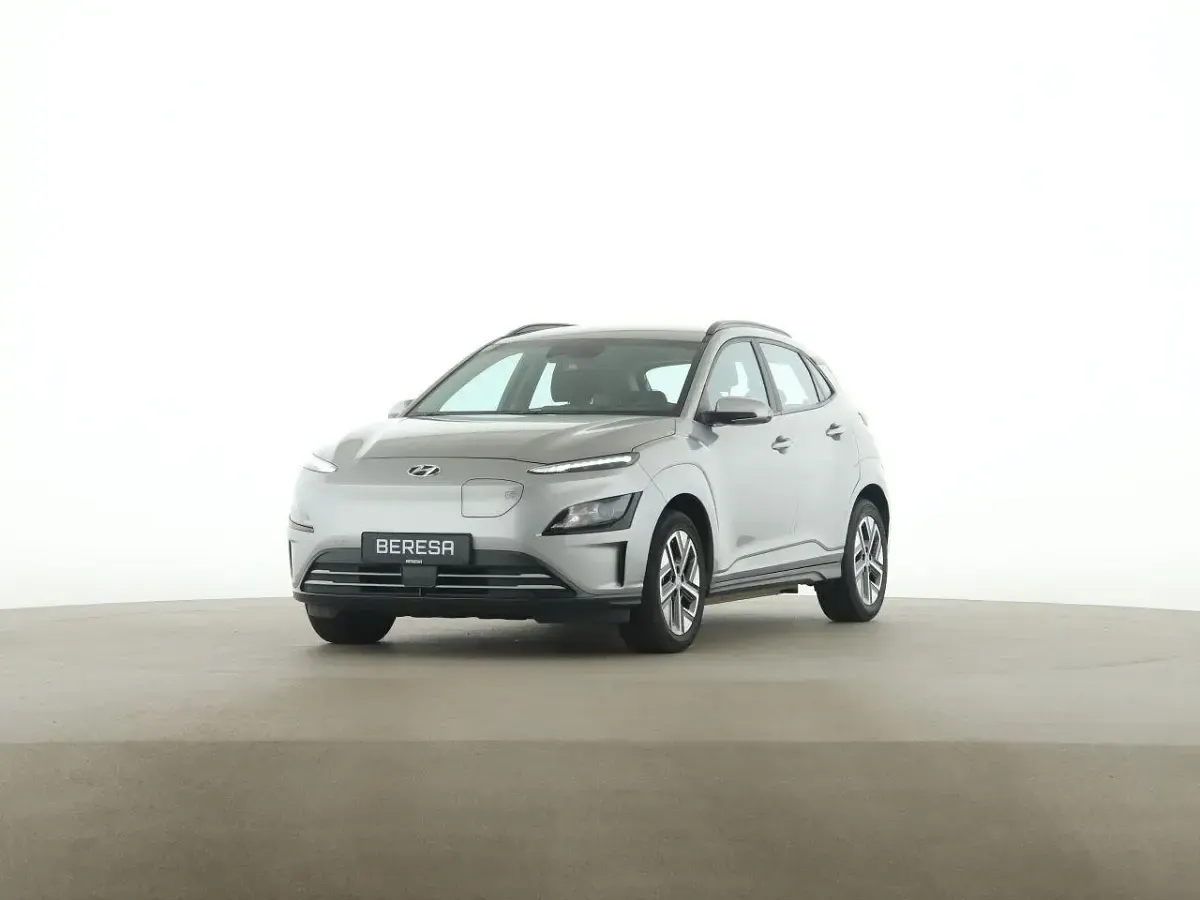 Gebraucht Hyundai Kona Select 100 kW (136 PS) 2023 Silber SUV