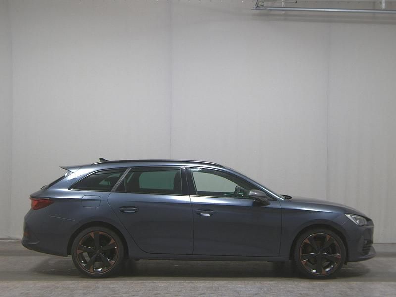 Grau Gebraucht 2023 Cupra Leon Kombi | 21.180 € (Guter Preis) - Bild 1/4