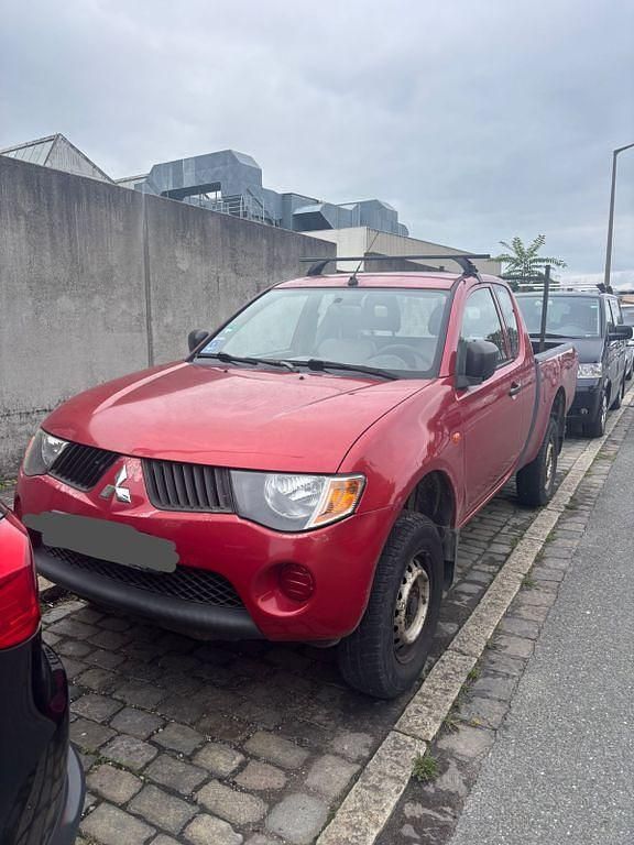 Rot Gebraucht 2006 Mitsubishi L200 Abholung | 6.900 € (Superpreis) - Bild 1/4