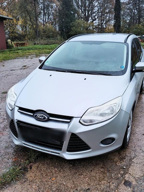 Silber Gebraucht 2012 Ford Focus Trend Kombi | 4.750 € (Fairer Preis) - Bild 1/4