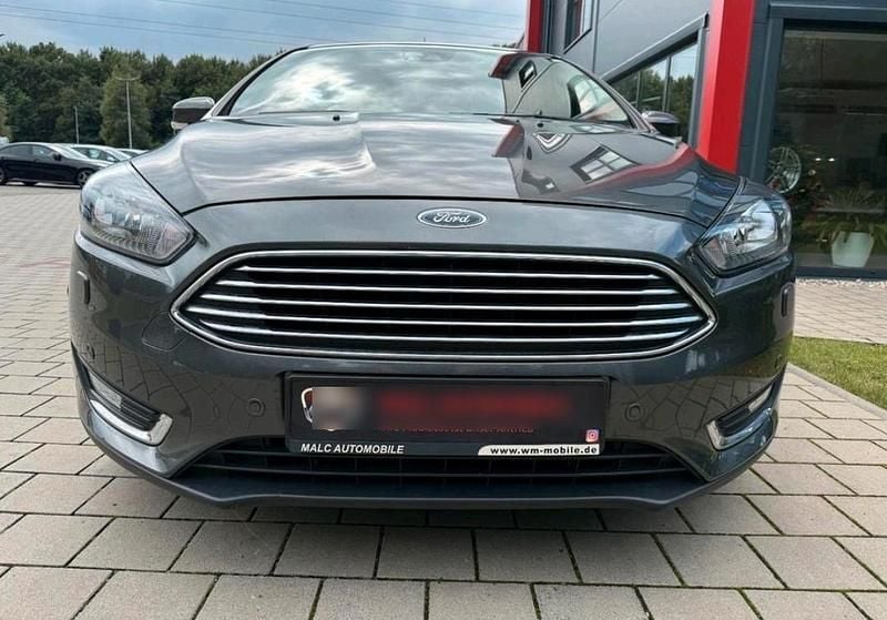 Grau Gebraucht 2016 Ford Focus Limousine | 9.100 € (Guter Preis) - Bild 1/4