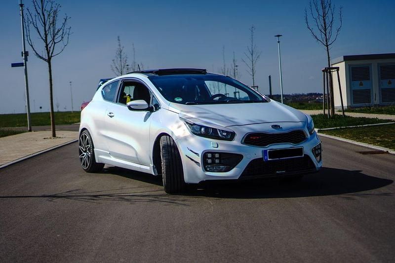 Gebraucht Kia ProCeed GT-Track 204 PS (150 kW) 2015 Weiß Kleinwagen