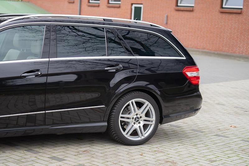 Gebraucht Mercedes E350 231 PS (169 kW) 2009 Schwarz Kombi