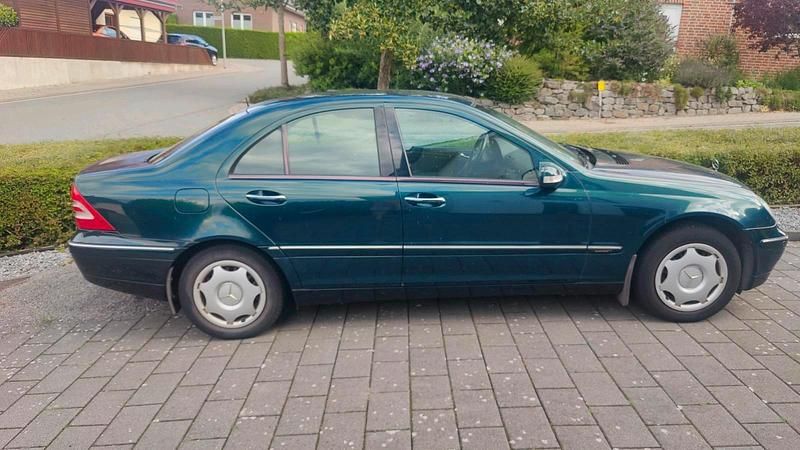 Grün Gebraucht 2003 Mercedes C180 Elegance Limousine | 2.999 € - Bild 1/4