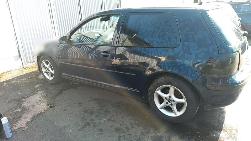 Gebraucht VW Golf IV 75 PS (55 kW) 2001 Blau Kleinwagen