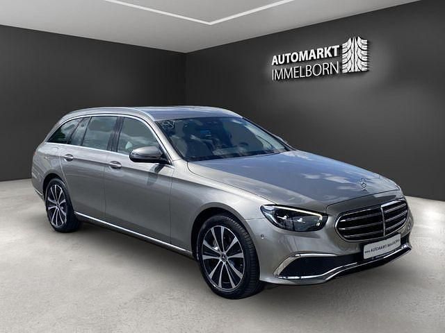 Silber Gebraucht 2021 Mercedes E300 Exclusive Limousine | 30.980 € (Superpreis) - Bild 1/4