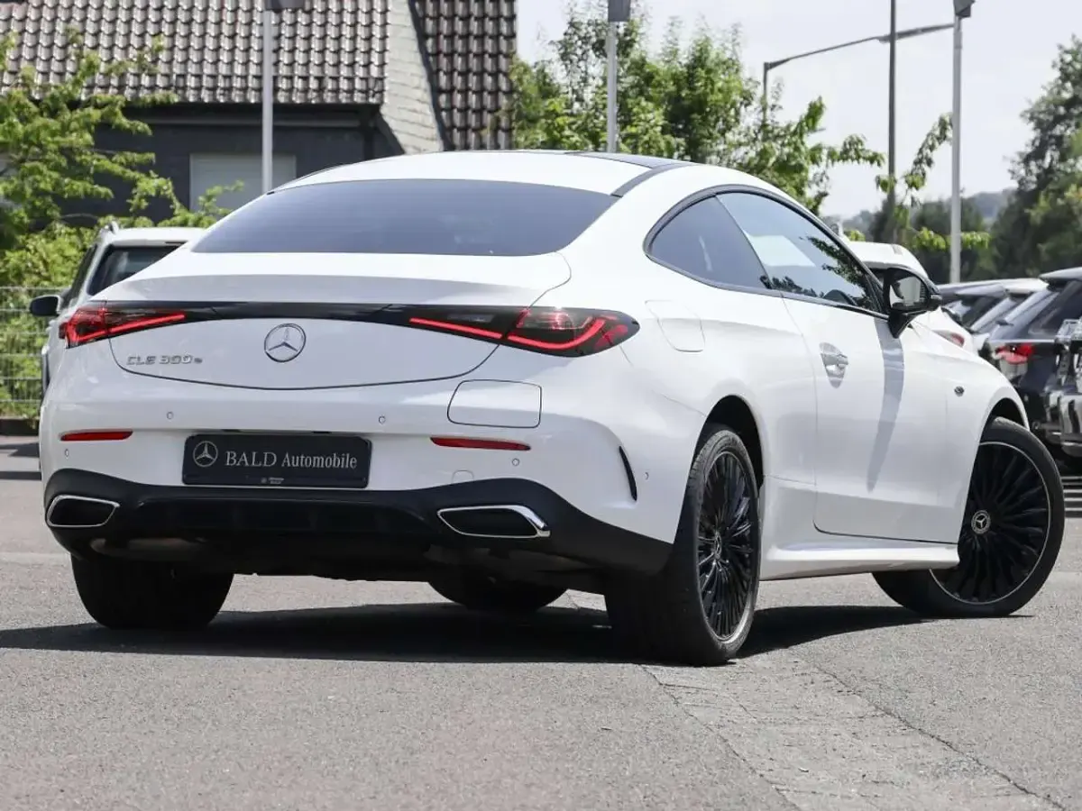 Gebraucht Mercedes CLE300 AMG 204 PS (150 kW) 2025 Weiß Coupé