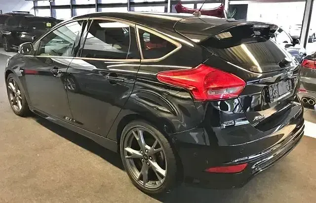 Gebraucht Ford Focus ST-Line 140 PS (102 kW) 2018 Schwarz Limousine