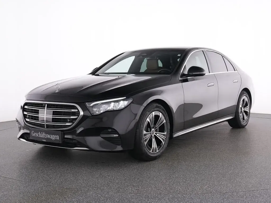 Gebraucht Mercedes E200 Exclusive 163 PS (119 kW) 2026 Schwarz Limousine