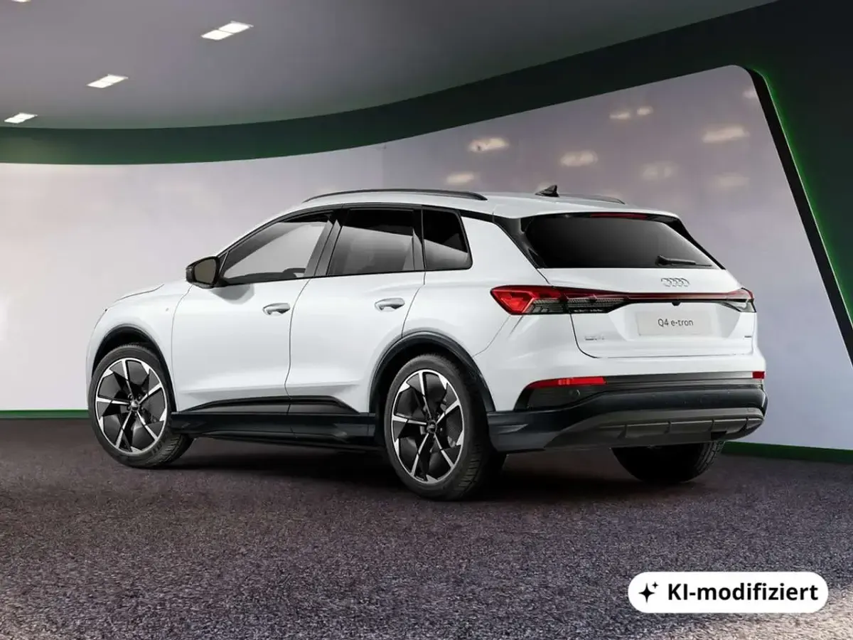 Gebraucht Audi Q4 e-tron S-Line 219 kW (299 PS) 2023 Weiss / gletscherweiss (metallic) SUV