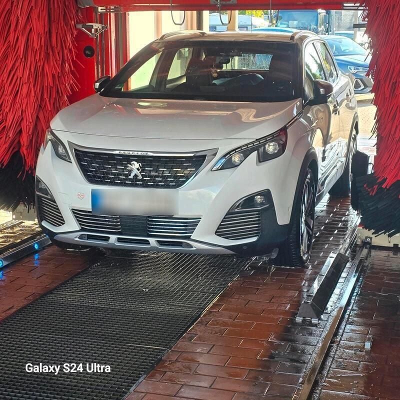 Weiß Gebraucht 2018 Peugeot 3008 GT SUV | 15.990 € (Guter Preis) - Bild 1/4