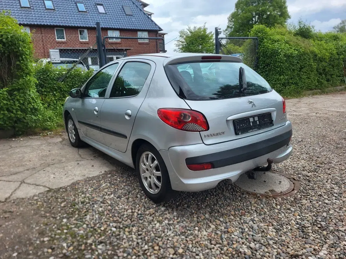 Gebraucht Peugeot 206+ 68 PS (50 kW) 2009 Grau Kleinwagen