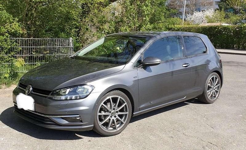 Grau Gebraucht 2018 VW Golf VII Join Limousine | 12.990 € (Guter Preis) - Bild 1/4
