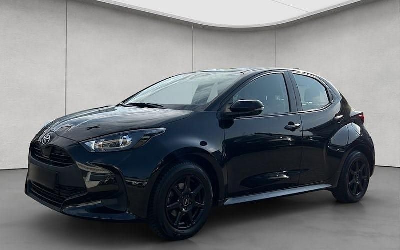 Schwarz Gebraucht 2023 Toyota Yaris Comfort Limousine | 16.990 € (Fairer Preis) - Bild 1/4
