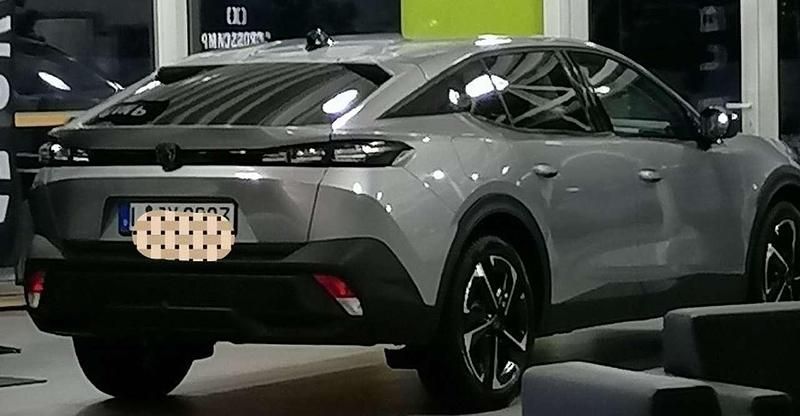 Grau Gebraucht 2023 Peugeot 408 Allure Kleinwagen | 25.700 € (Fairer Preis) - Bild 1/4