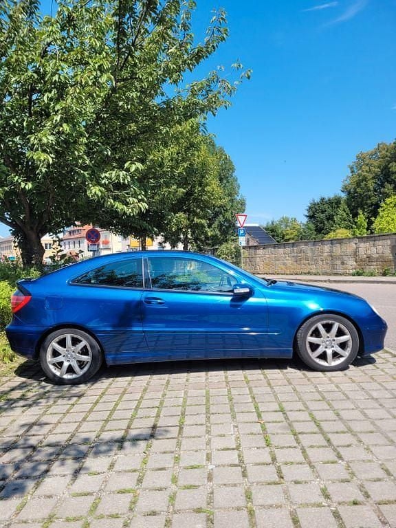 Blau Gebraucht 2003 Mercedes C200 Coupé | 2.799 € (Fairer Preis) - Bild 1/4