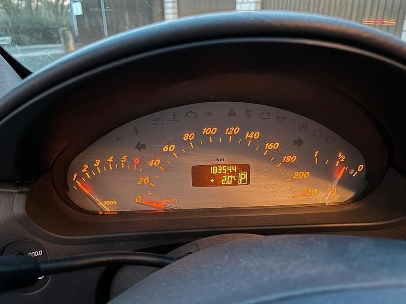 Grau Gebraucht 2002 Mercedes A210 Kleinwagen | 2.400 € (Guter Preis) - Bild 1/4