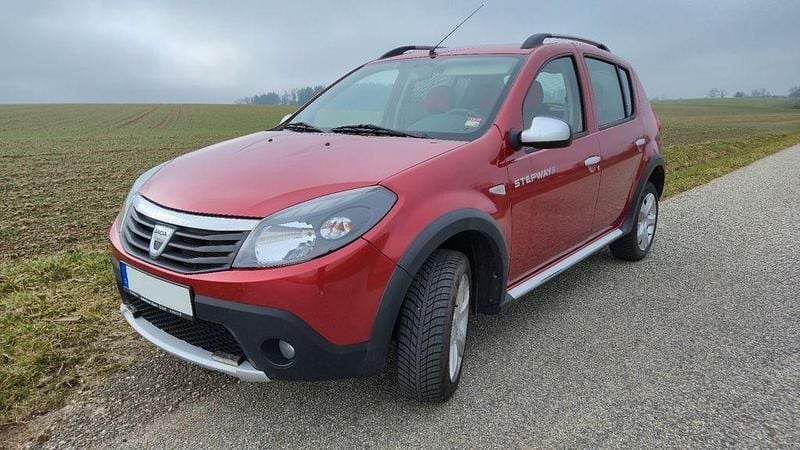 Gebraucht Dacia Sandero Stepway 84 PS (61 kW) 2012 Rot Limousine