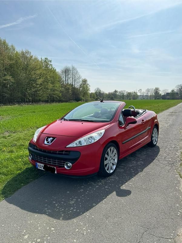 Rot Gebraucht 2007 Peugeot 207 CC Cabrio | 2.500 € (Fairer Preis) - Bild 1/4