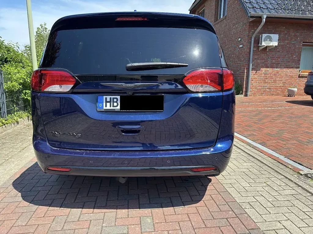 Gebraucht Chrysler Pacifica Touring 291 PS (214 kW) 2019 Blau Kombi