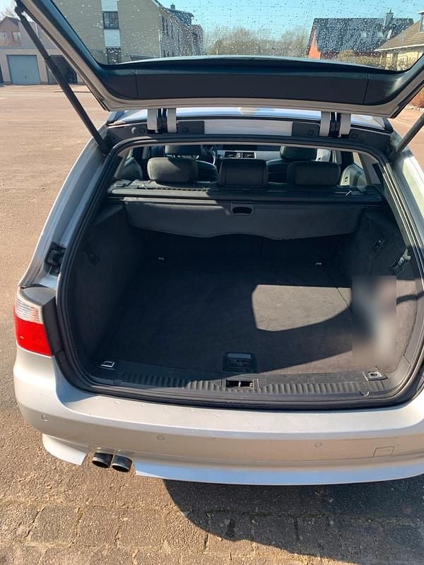 Gebraucht BMW 525 192 PS (141 kW) 2005 Silber Kombi