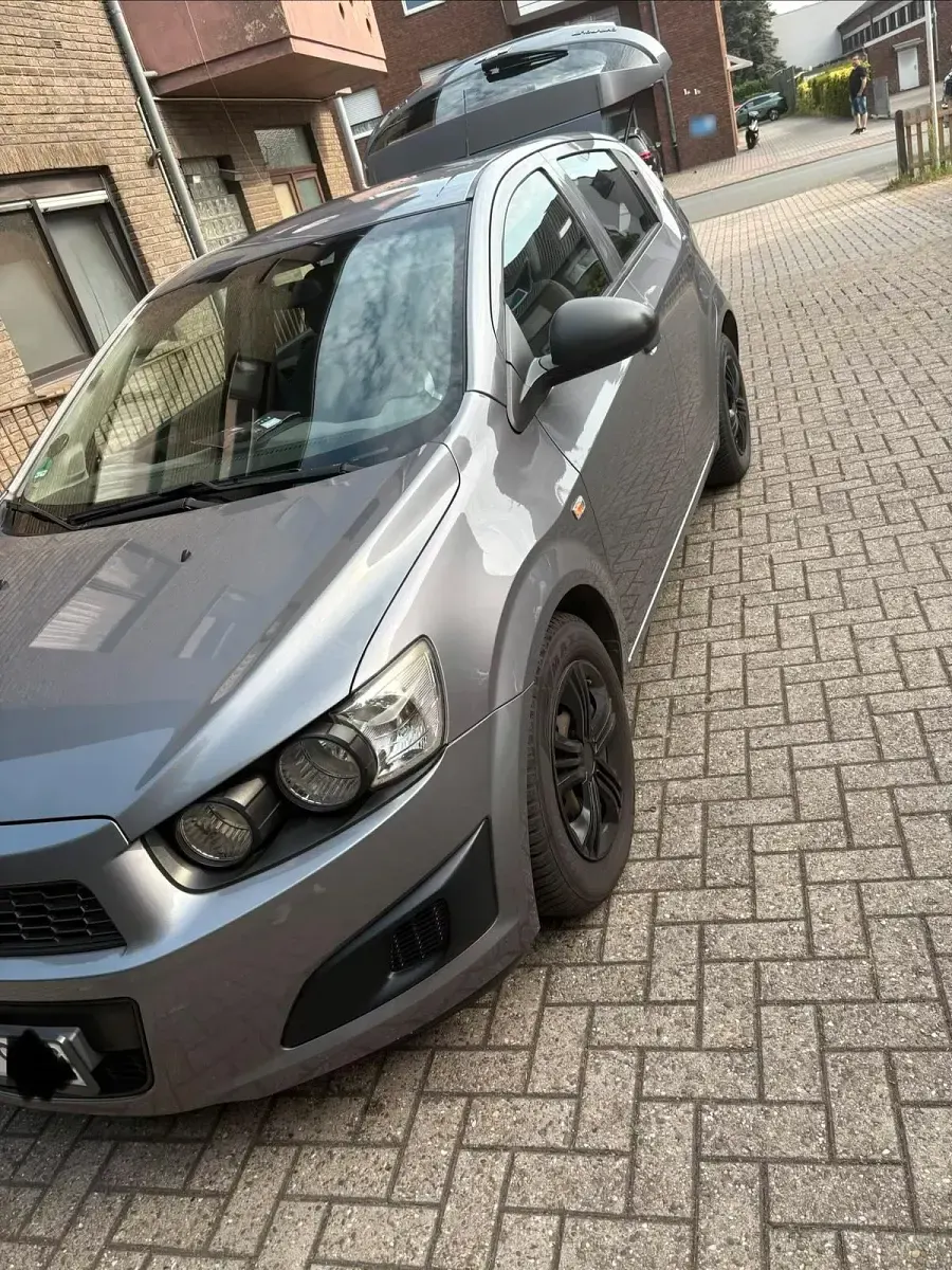 Gebraucht Chevrolet Aveo 70 PS (51 kW) 2013 Grau Kleinwagen