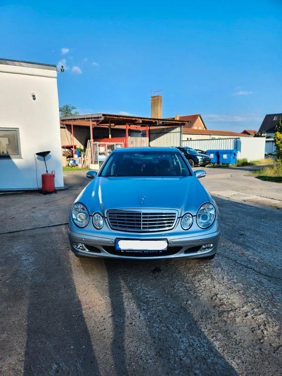 Gebraucht Mercedes E200 Classic 163 PS (119 kW) 2005 Silber Limousine